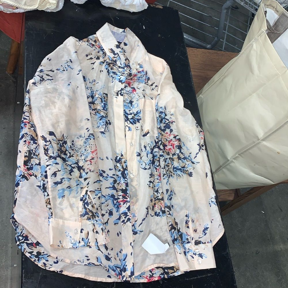 White House Black Market Blue Pink Floral Button Up Long Sleeve Top Shirt 4p